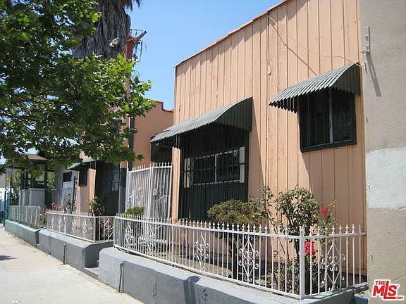 4th image of 861 W Manchester Ave