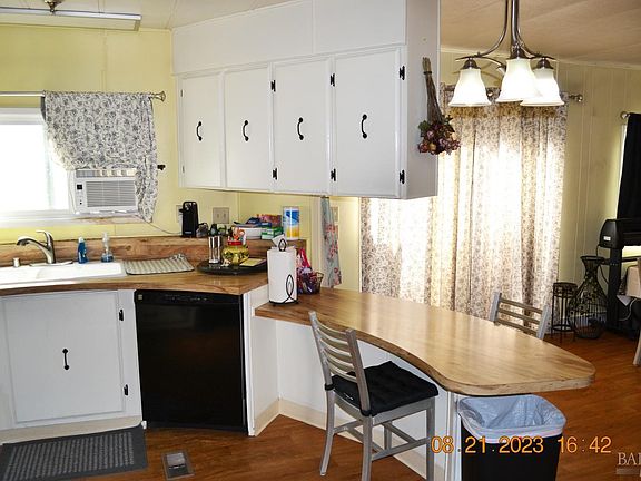 4th image of 128 Robin Street