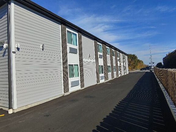 4th image of 5366 S Laramie Ave #105