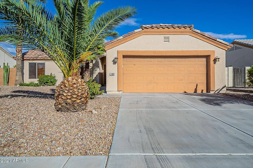 3 bed, 1.5 bath, 1321 sqft, $1,900 — Photo 3