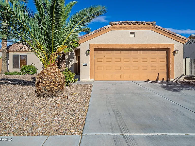 1105 N Cota Ln — Photo 3