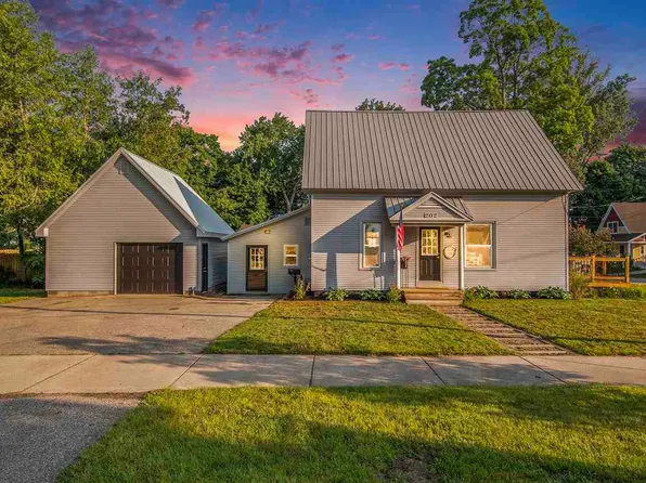 202 W Lincoln St, Boyne City, MI 49712