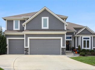 5700 Thousand Oaks Dr, Parkville, MO 64152
