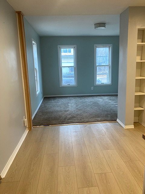 1st image of 923 Illinois St