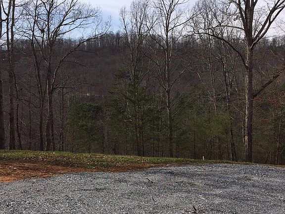 3rd image of 706 Bear Run