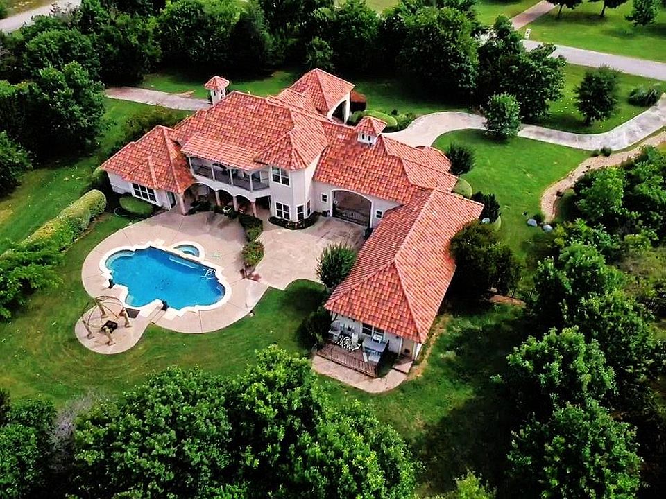 1st image of 202 Bluff Creek Ct