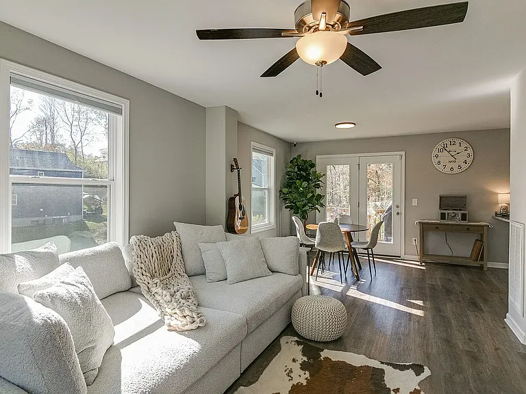 924 E Happy Hollow Dr — Photo 3