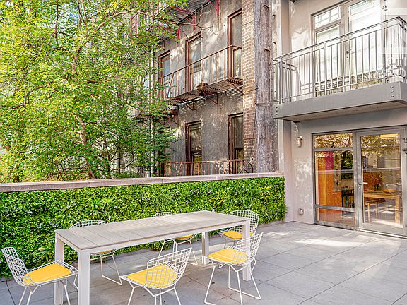 4th image of 242 Elizabeth St #2A