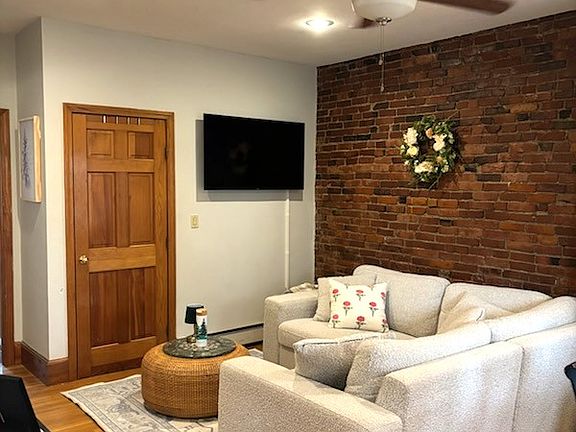 2nd image of 182 Bolton St #1