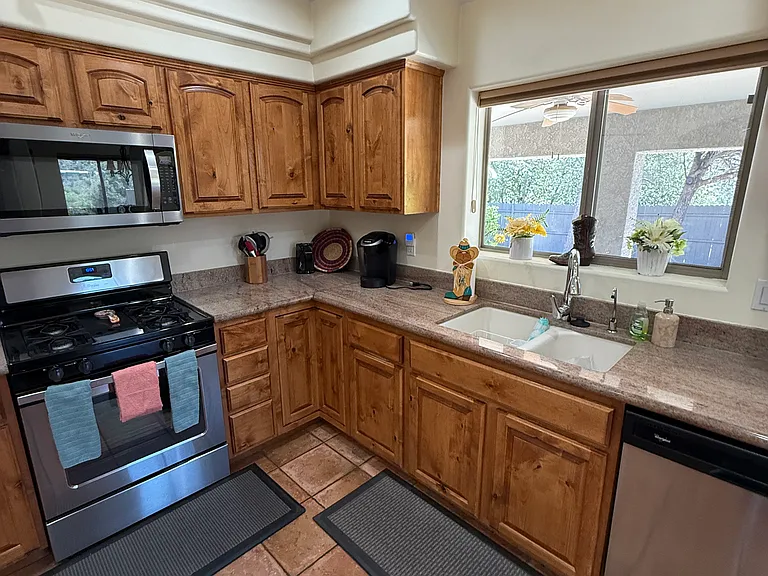 665 N Creekside Dr — Photo 3