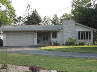 36 Briar Hill Rd, Paris, IL 61944