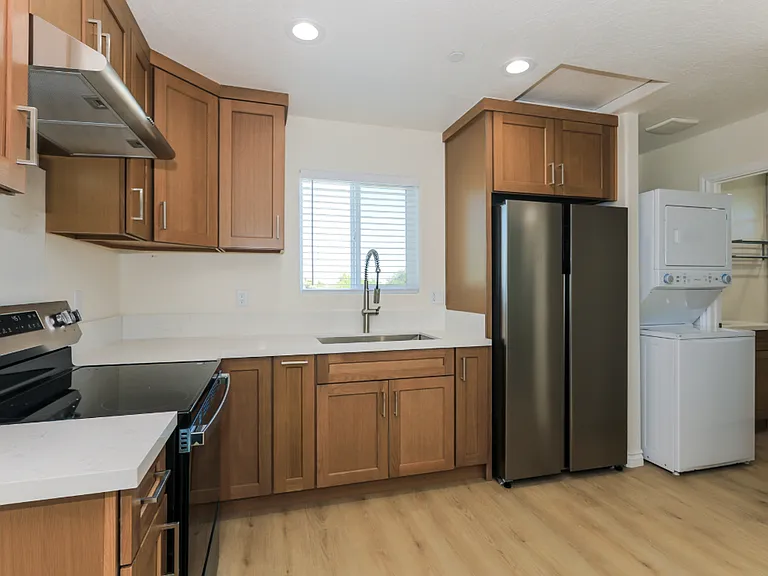 Spacious 3BR/2BA Home with Open Floor Plan, Garage & Washer/Dryer — Photo 10