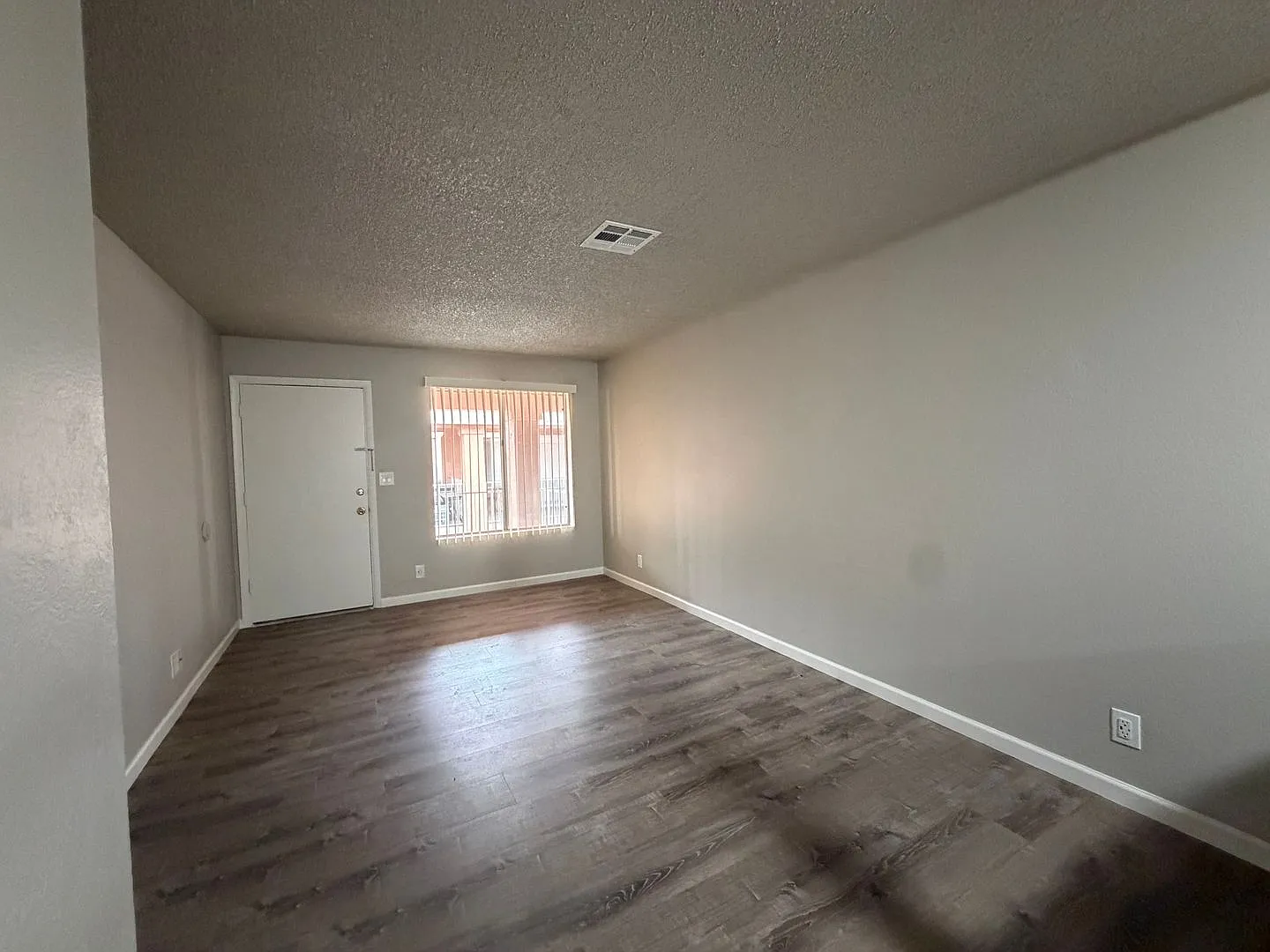 Updated 2 Bedroom Apartment in Bullhead City! — Photo 4
