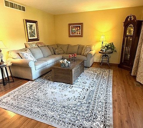3rd image of 209 Flintwood Dr
