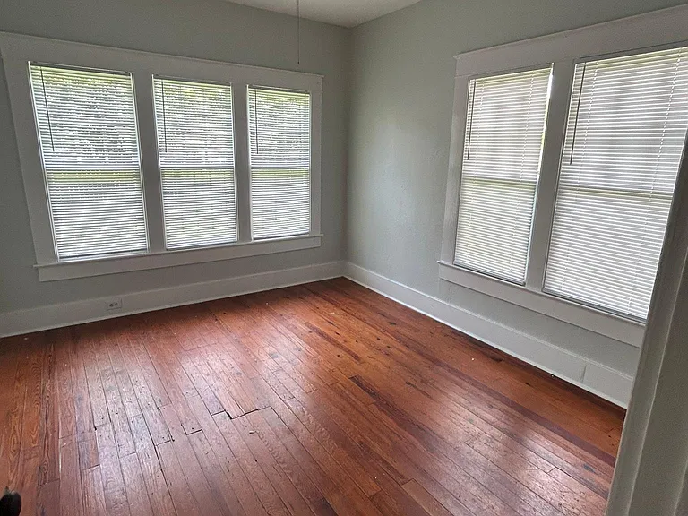 1907 Hunter Ave — Photo 9