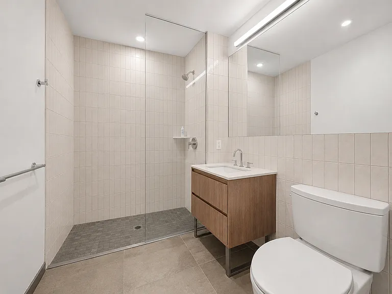 10-25 Jackson Ave #4E — Photo 11