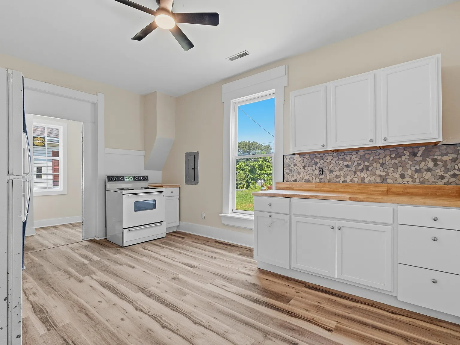 2 bed, 866 sqft, $1,150 — Photo 2