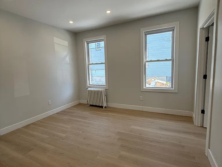 575 13th Ave #1F — Photo 2