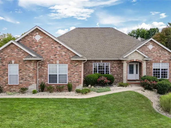 1086 Blackwolf Ct, Fairview Heights, IL 62208