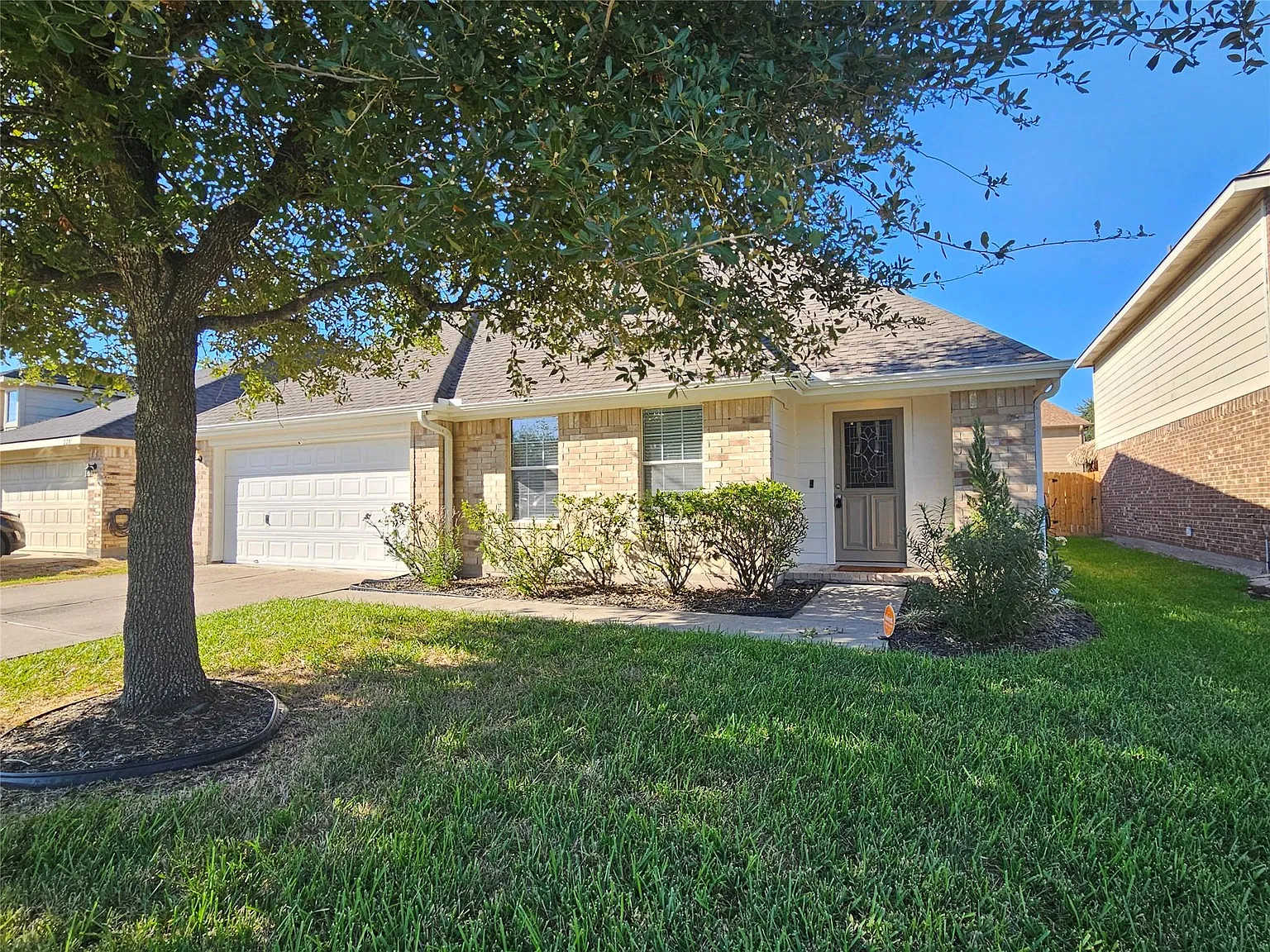 4 bed, 2.0 bath, 2068 sqft, $2,500 — Photo 3