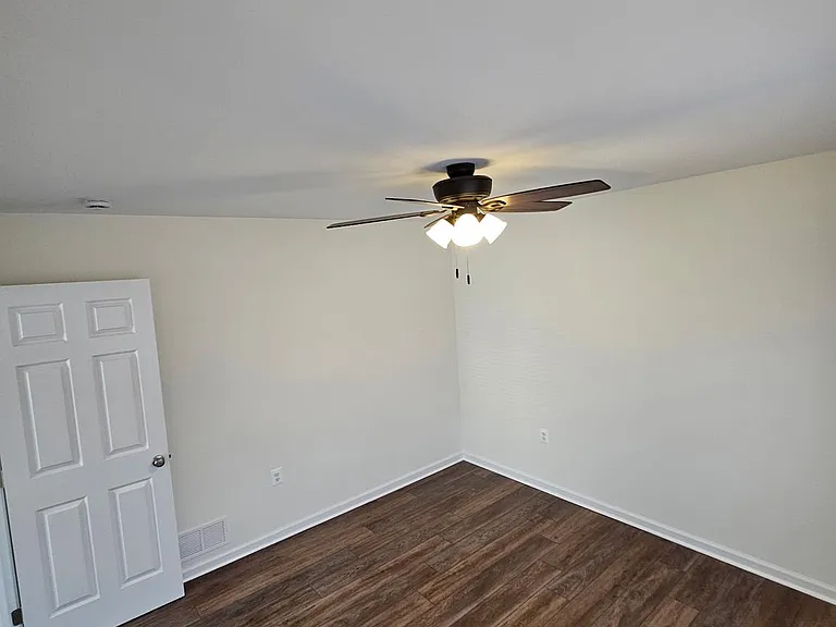 111 Barrington Ln — Photo 10
