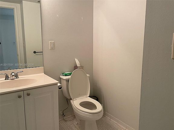 4th image of 19390 Collins Ave APT 1225
