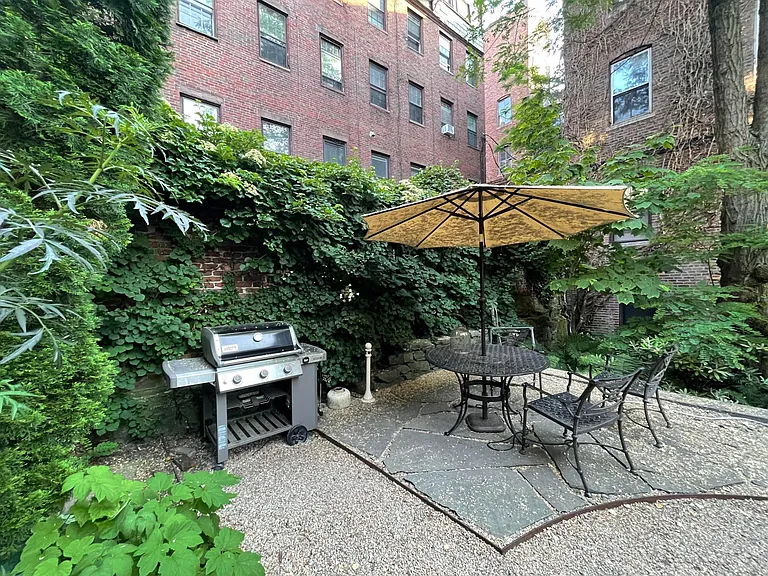 40 Grove St — Photo 19