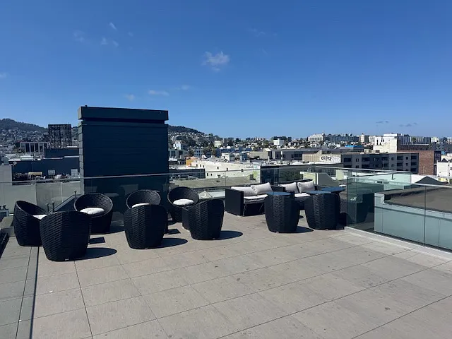 600 South Van Ness — Photo 8