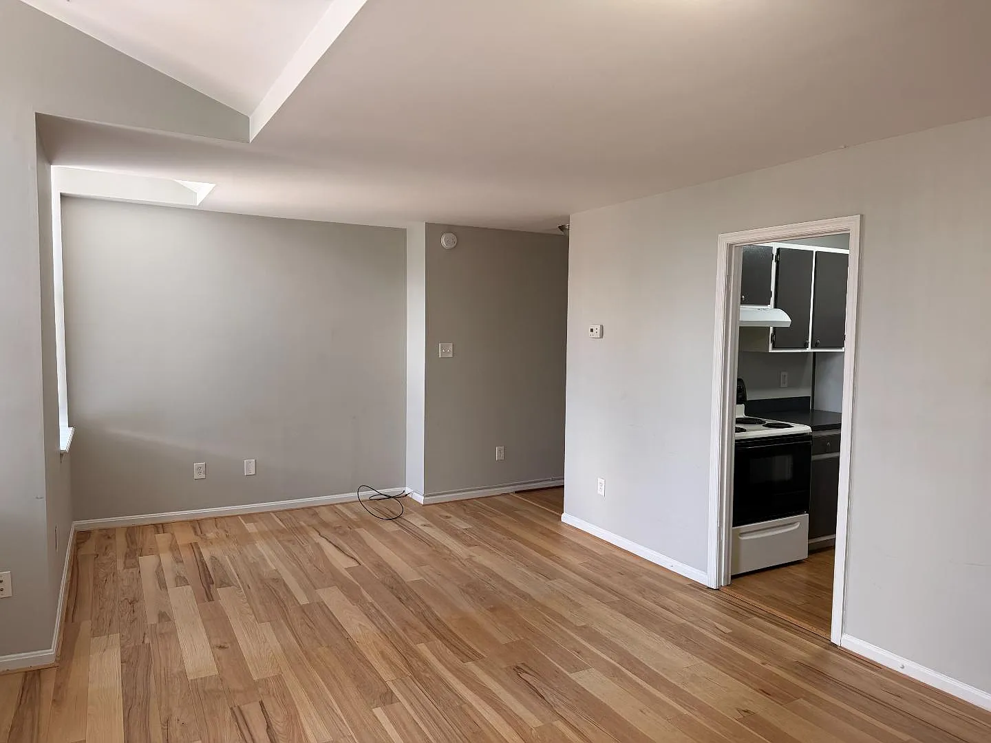 2028 Mount Royal Terrace — Photo 2