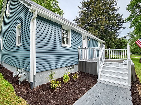 5th image of 910 Walls Lake Dr NE