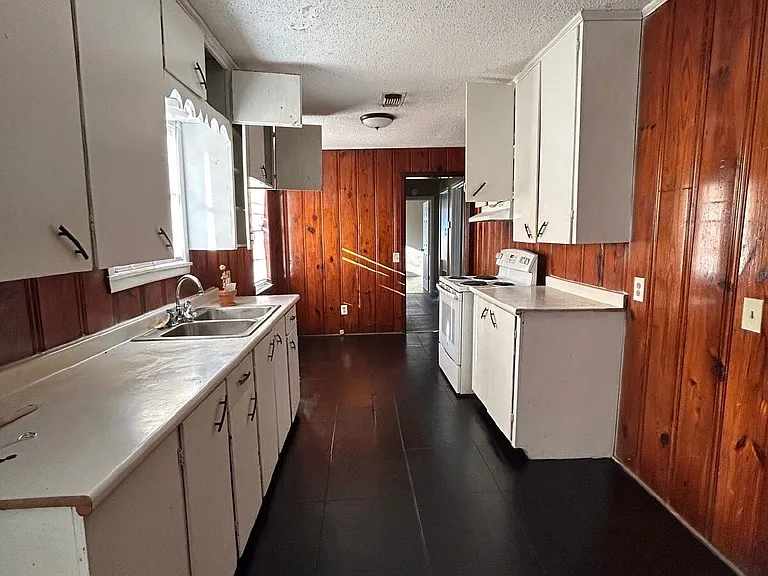 1105 Culverhouse St — Photo 2