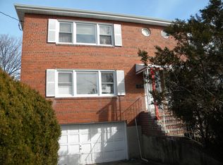 8351 263rd St, Glen Oaks, NY 11004