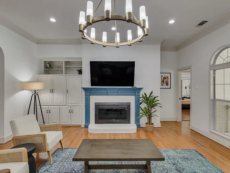 1811 Forest Meadow Ln — Photo 7