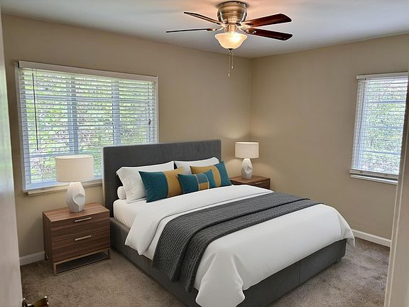 4th image of 1382 Normandy Dr NE APT 3