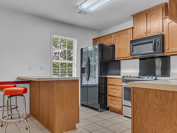 5th image of 165 Royal Oaks Dr