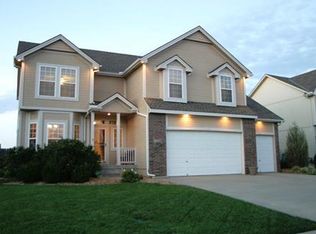 700 SW 34th Ter, Lees Summit, MO 64082