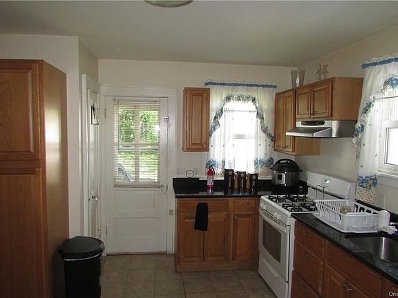 3rd image of 11 Lown Ct