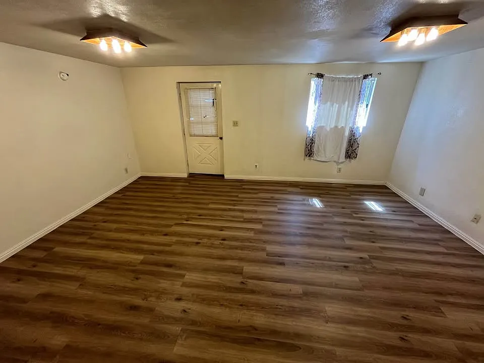 2 bed, 1400 sqft, $1,300 — Photo 4