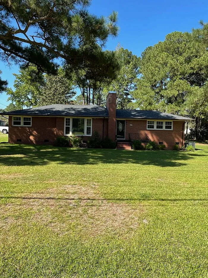3 bed, 1.5 bath, 1481 sqft, $1,400 — Photo 1