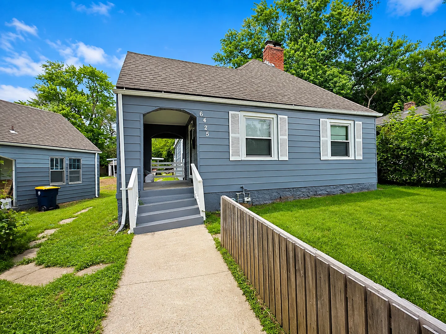 Charming 3 Bed, 2 Bath Home with Detached 2-Car Garage — Photo 2