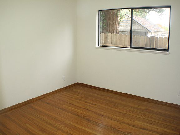 2nd image of 925 E 5th Ave