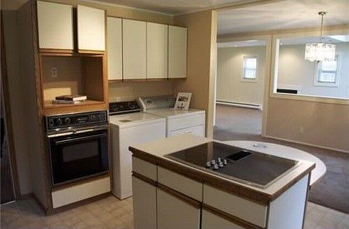 Kitchen w/ separate range