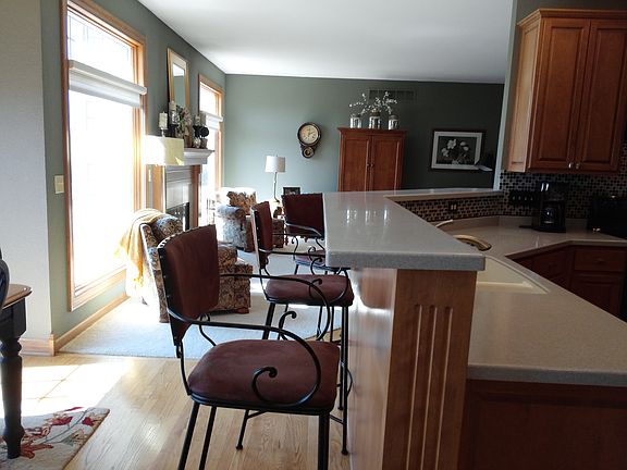 5th image of 1061 W Violet Dr