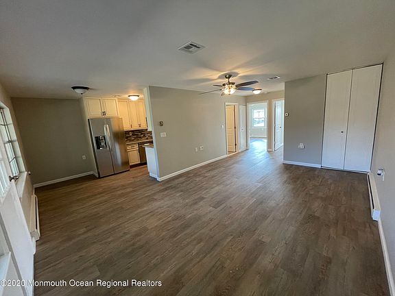 4th image of 827 Balmoral Court