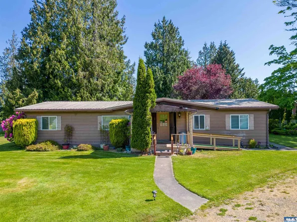 224 Gulls Ln, Sequim, WA 98382