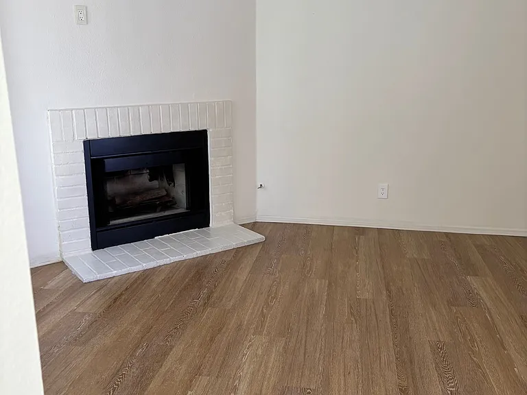 224 E Dexter St #12 — Photo 6