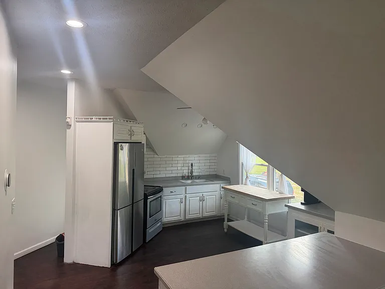 890 S Jeff Davis Dr #A — Photo 3