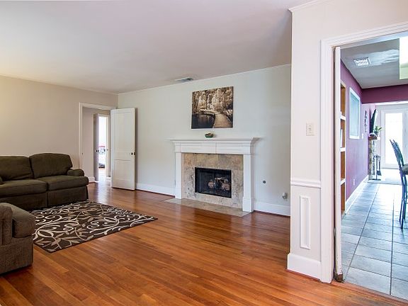 4th image of 2215 Broadway Blvd