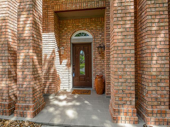 3rd image of 4422 Broadleaf St