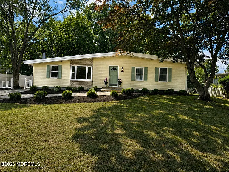 253 Parkview Ter — Photo 1
